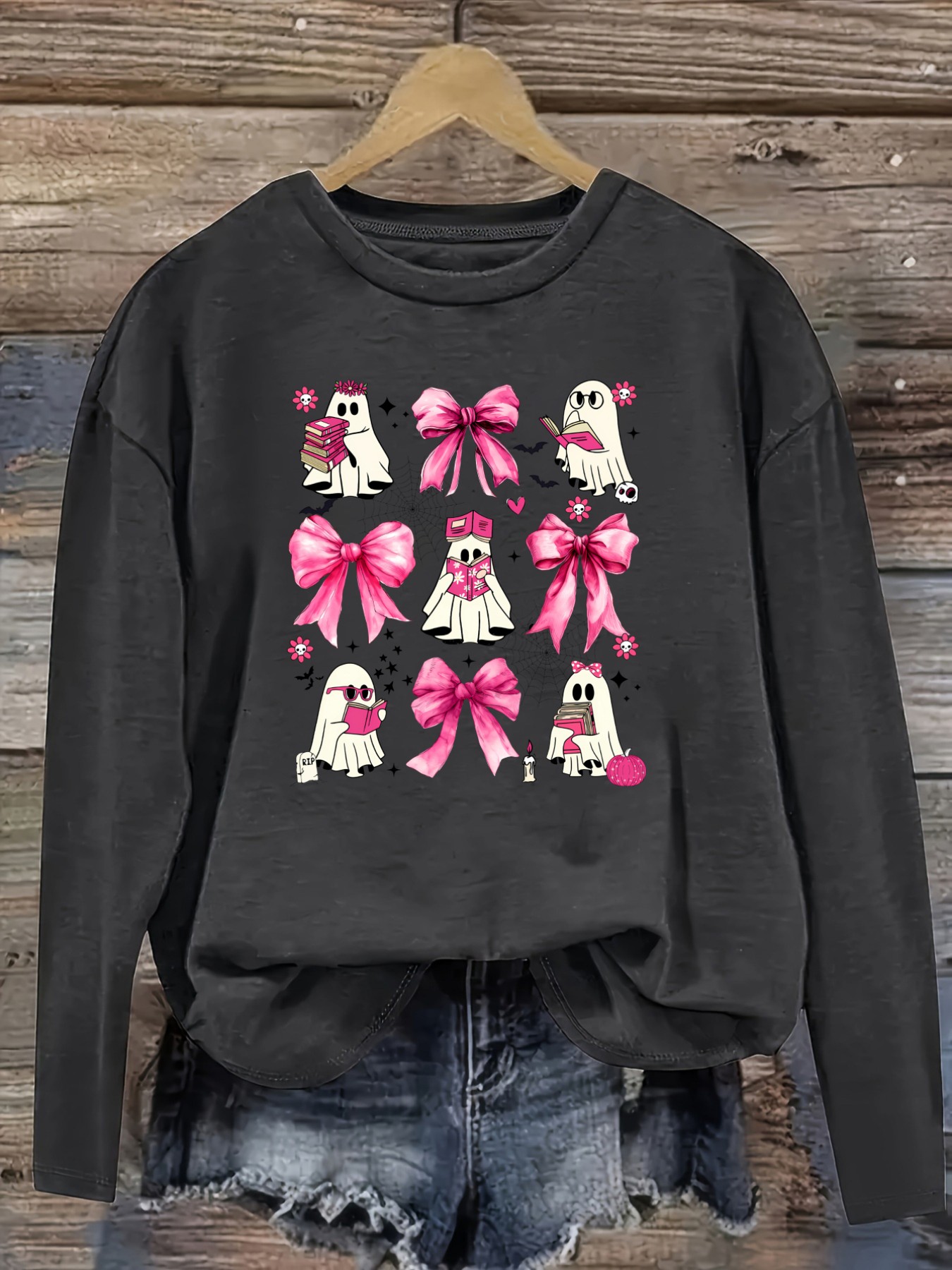 レディースカジュアル長袖クルーネックTシャツ、ピンクのリボン - Winter Clothing Design のレビューと価格
