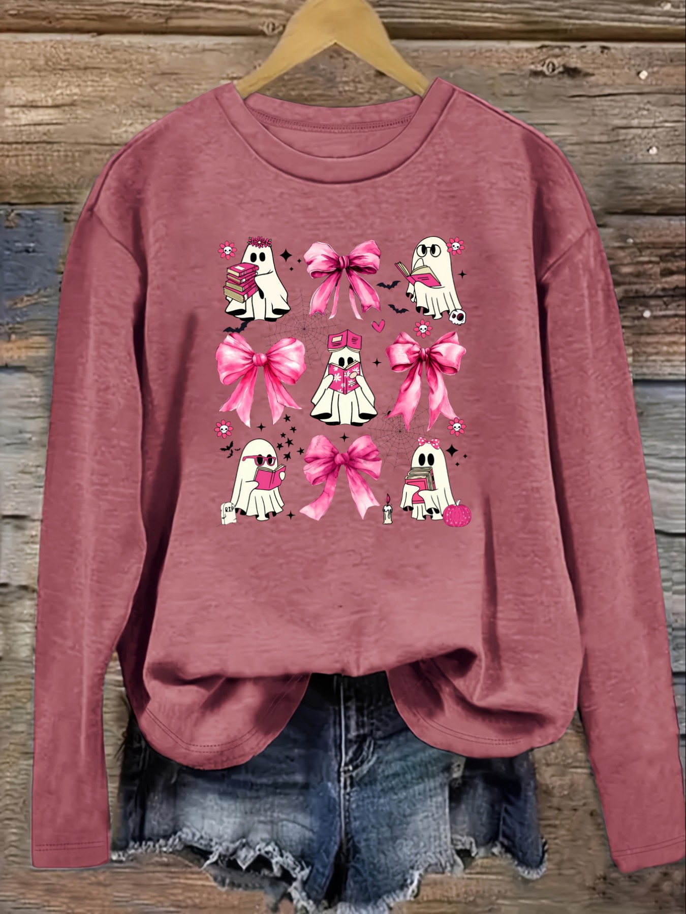 レディースカジュアル長袖クルーネックTシャツ、ピンクのリボン - Winter Clothing Design のレビューと価格