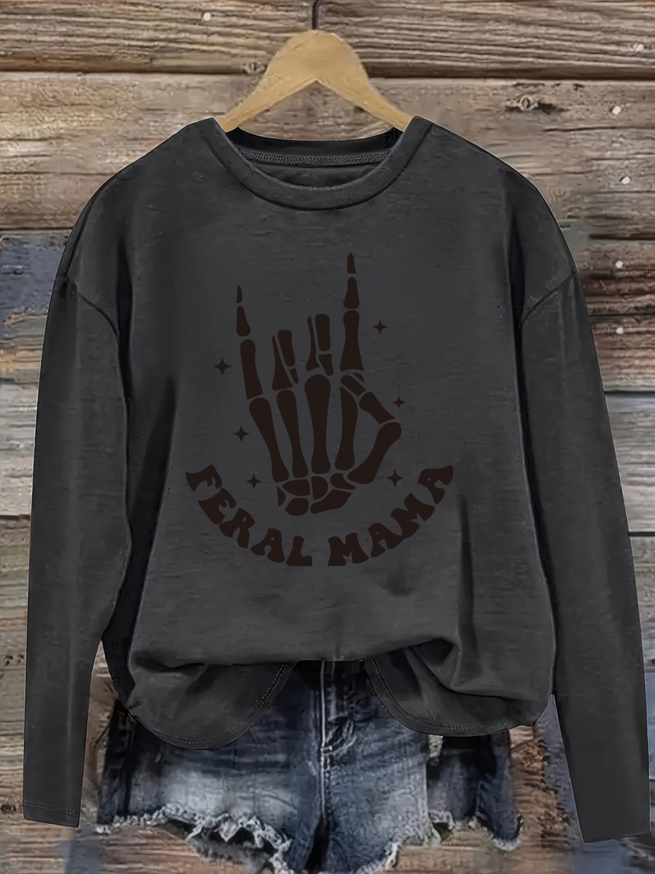 レディースカジュアル長袖クルーネックTシャツ、フェラルママス - Winter Clothing Design のレビューと価格