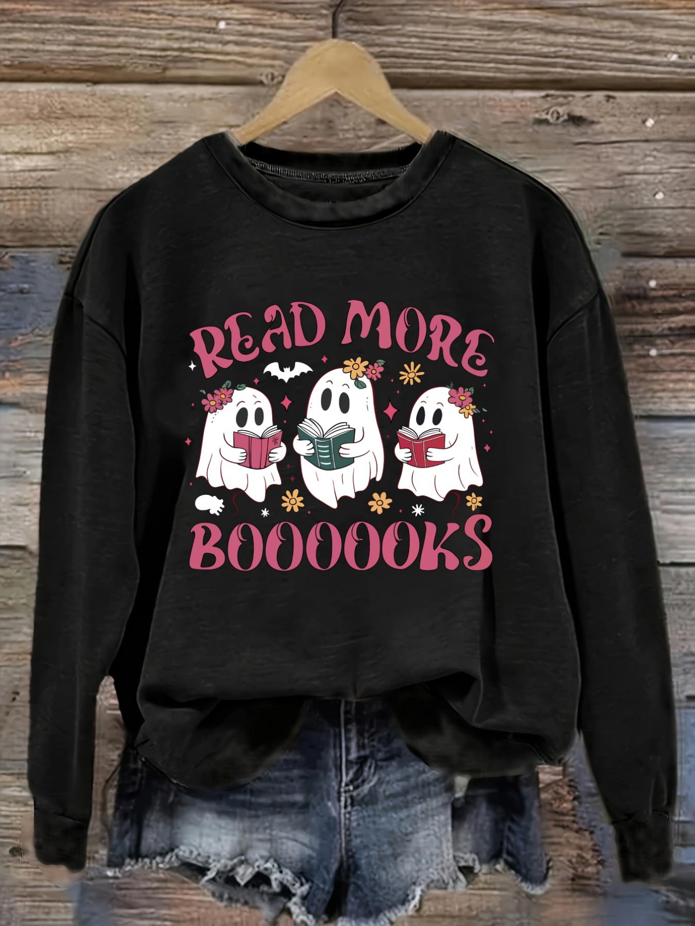 レディースカジュアル長袖クルーネックTシャツ「読書好きの幽霊 - Winter Clothing Design のレビューと価格