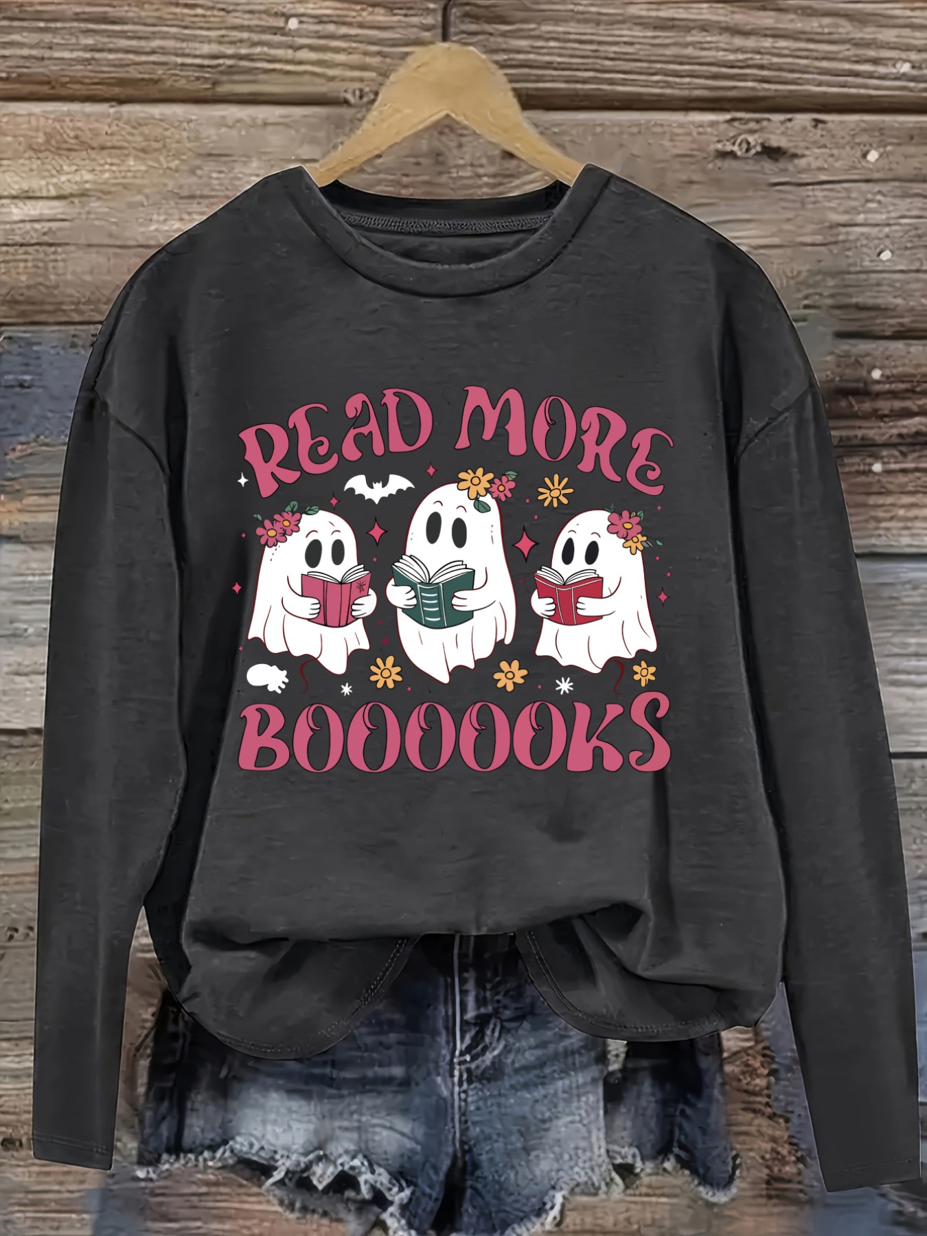 レディースカジュアル長袖クルーネックTシャツ「読書好きの幽霊 - Winter Clothing Design のレビューと価格