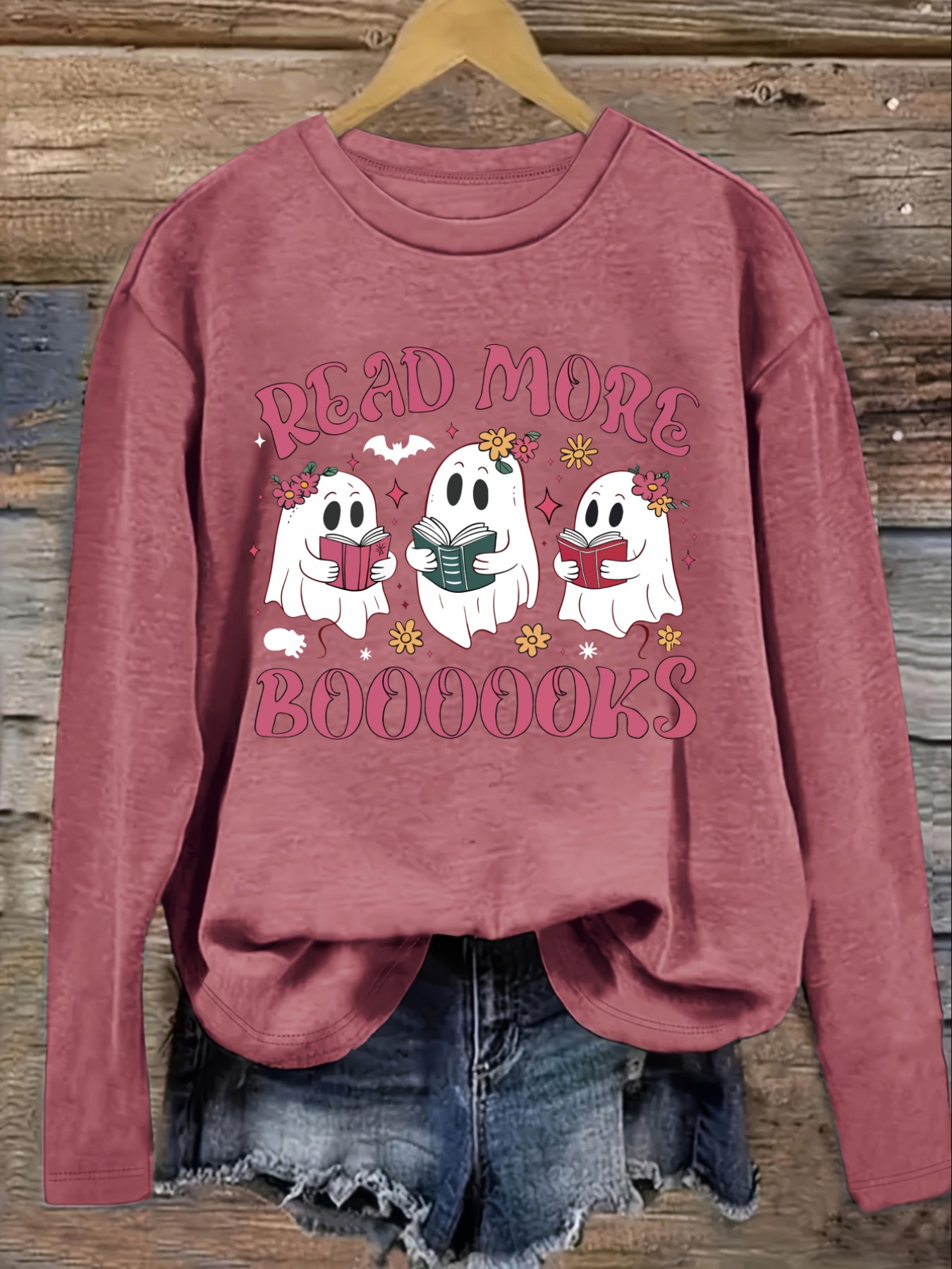 レディースカジュアル長袖クルーネックTシャツ「読書好きの幽霊 - Winter Clothing Design のレビューと価格